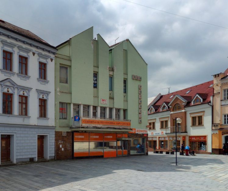 Tachov zbourá chátrající Dům potravin na náměstí. Vznikne dům s hotelem a gastro