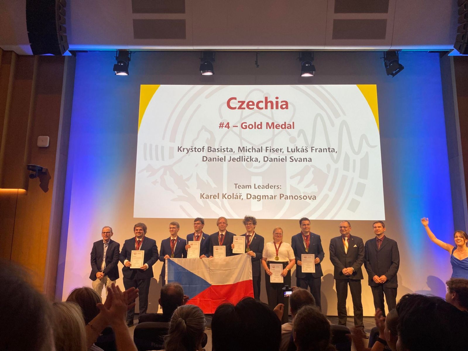 Dva plzeňští studenti pomohli Česku k prvnímu zlatu na Turnaji mladých fyziků