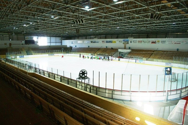 Klatovy varují před zápachem čpavku u zimního stadionu, chystá se servisu chladicího systém