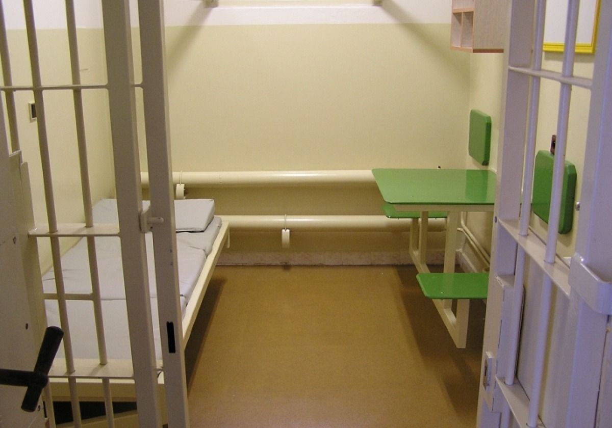 Krvavý útok v plzeňské věznici. Vězeň bodal spoluvězně do hlavy i břicha