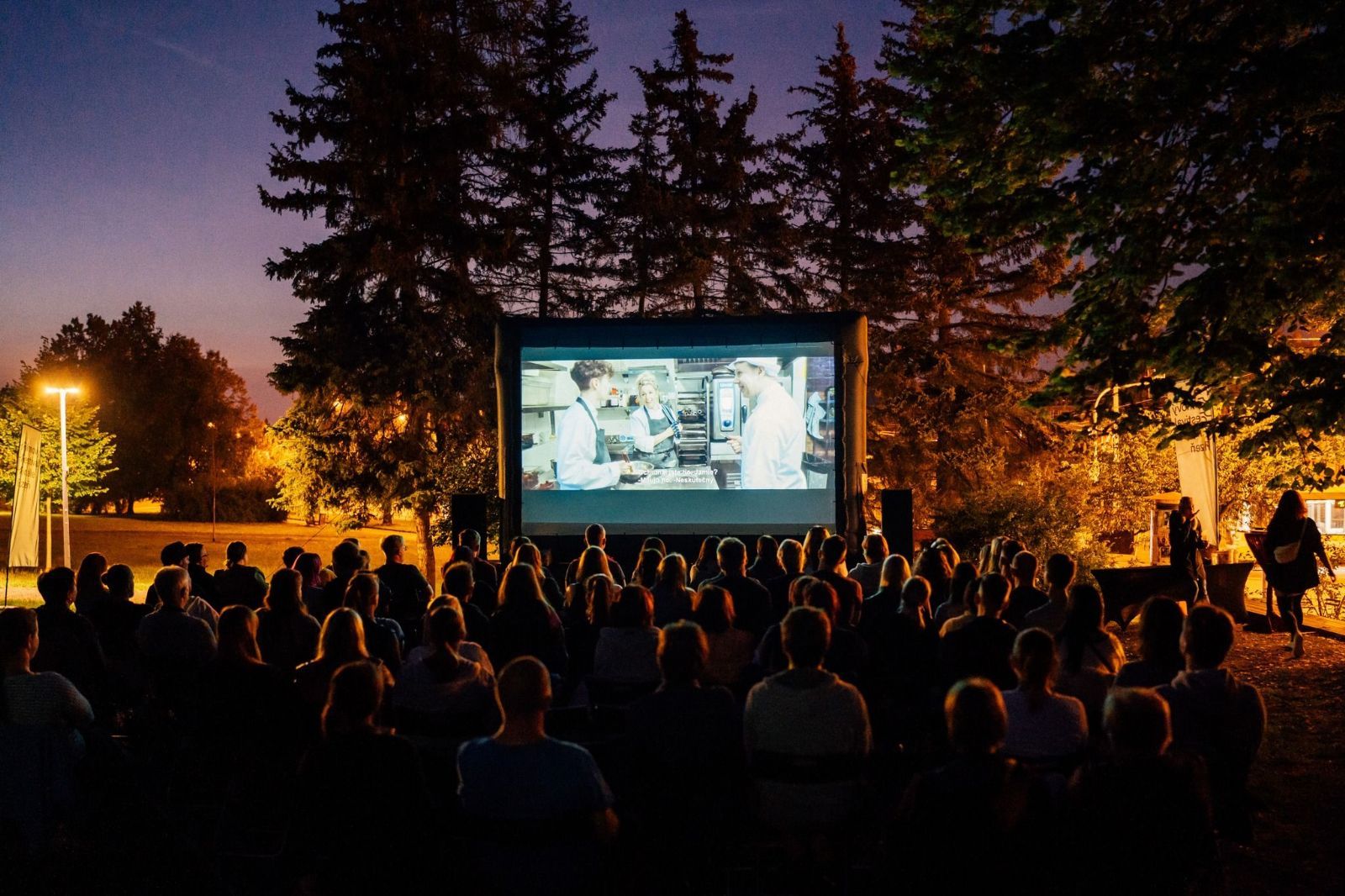 Letní kino Plzeňského kraje láká na českou komedii z Plzně. Vstupné bude zdarma