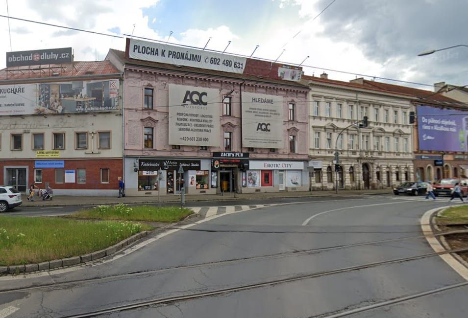 Majitelé reklam mají poslední týdny. Musí splnit nová pravidla, jinak hrozí milionové pokuty