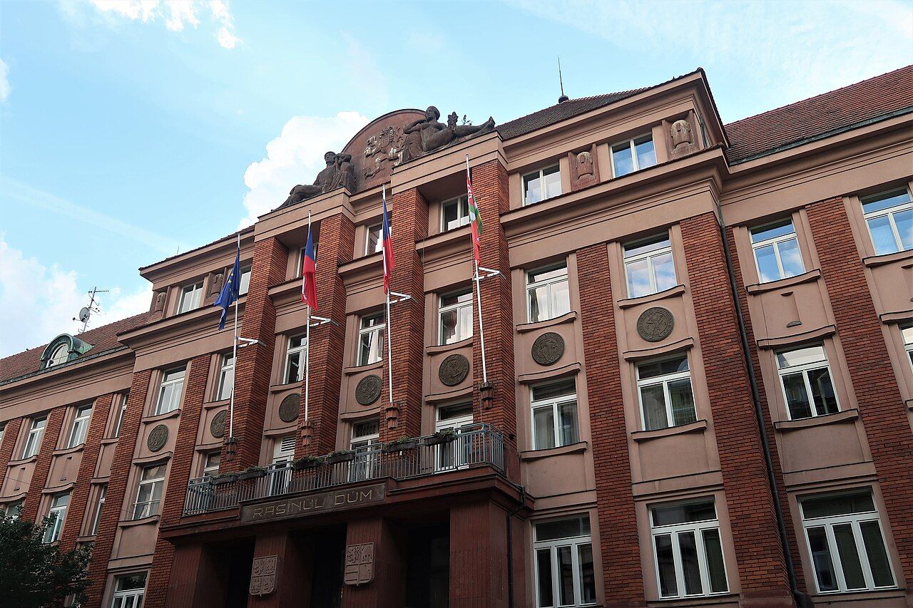 Miliony bez kontroly, předražené kanceláře a smlouvy mimo pravidla. Audit tvrdě zasáhl KCPK