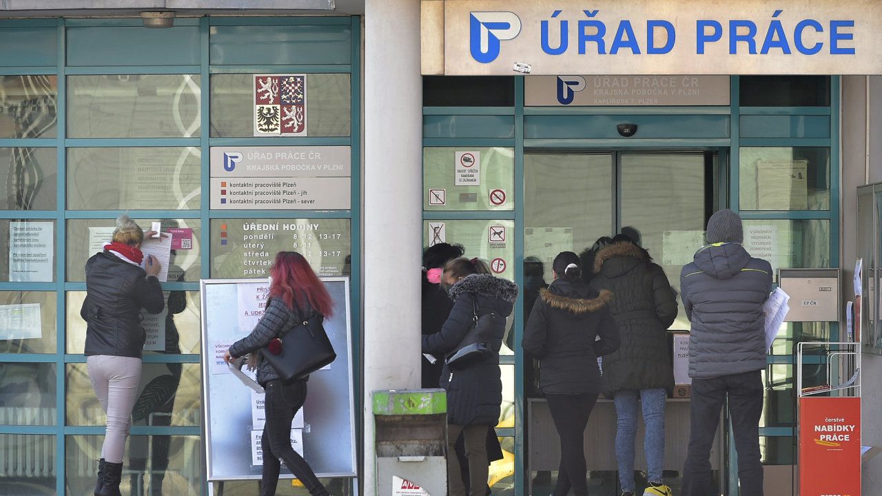 Nezaměstnanost v Plzeňském kraji roste, volných míst ubývá