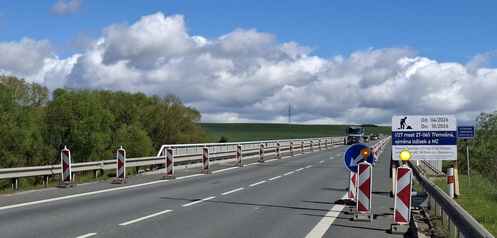 Obchvat Třemošné na I/27 znovu otevřen. Kruhový objezd zatím řízen semafory