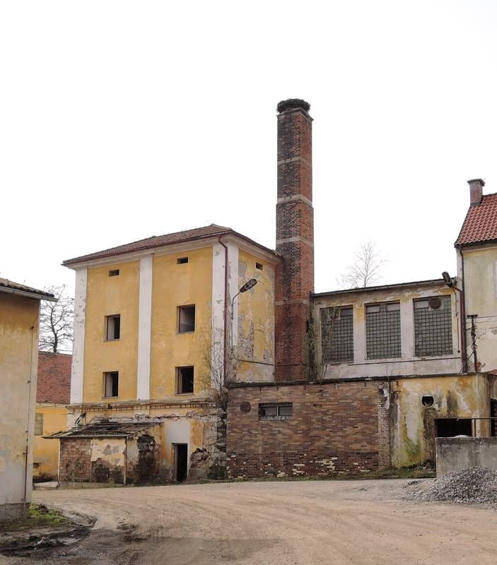Památkáři brzdí prodej chátrajícího areálu v Žichovicích. Investoři od něj dávají ruce pryč