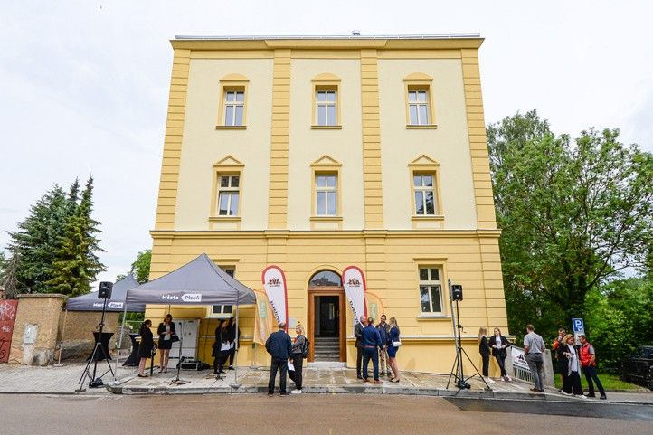 obrázek: Plzeň má osm nových městských bytů. Dům Na Jíkalce prošel kompletní přestavbou