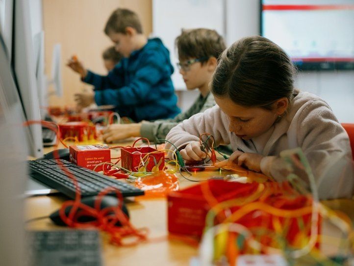 Plzeň otevírá 45 technických kroužků pro rok 2026/27, přibývají maker cluby pro starší žáky