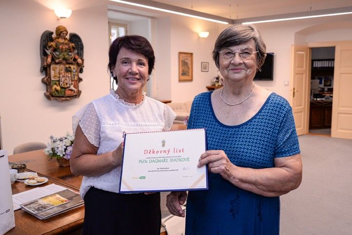Plzeň poděkovala Dagmar Svatkové. Desítky let vedla městskou knihovnu
