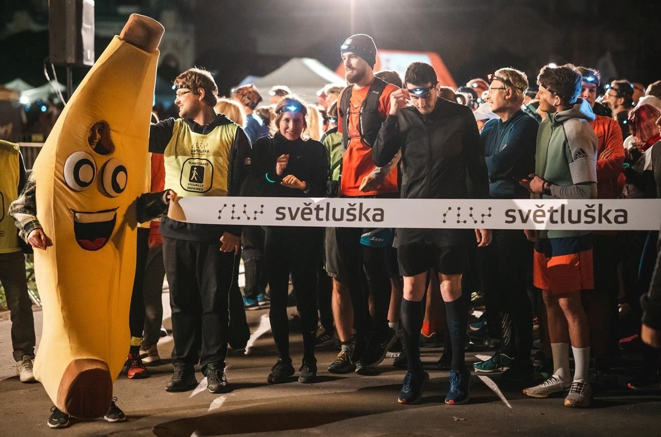 Plzeň rozsvítí Noční běh pro Světlušku. Pomůže lidem se zrakovým postižením