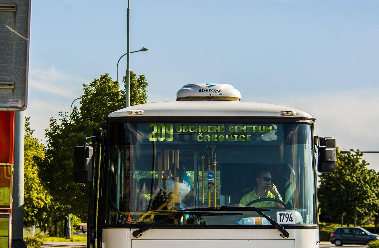 Plzeňský kraj posiluje rozpočet na dopravu: zachová kompletní nabídku vlaků a autobusů