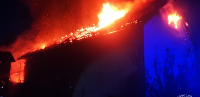 Po požáru v Pocinovicích nalezli hasiči ohořelé tělo