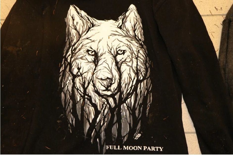 Policie pátrá po totožnosti mrtvého muže. Ostatky našli lidé v lese u Zadních Milířů