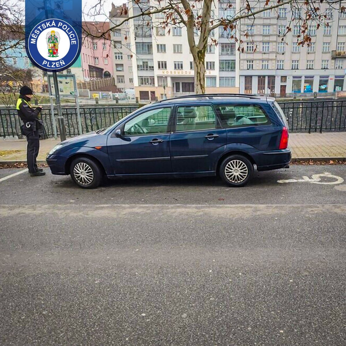 Pozor na parkování na místě pro ZTP, hrozí 2 body, odtah a pokuta až 10 tisíc