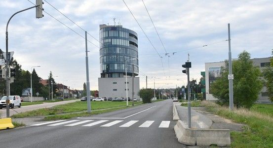 Štefánikova ulice v Černicích opět otevřena po rekonstrukci za 13,6 milionů