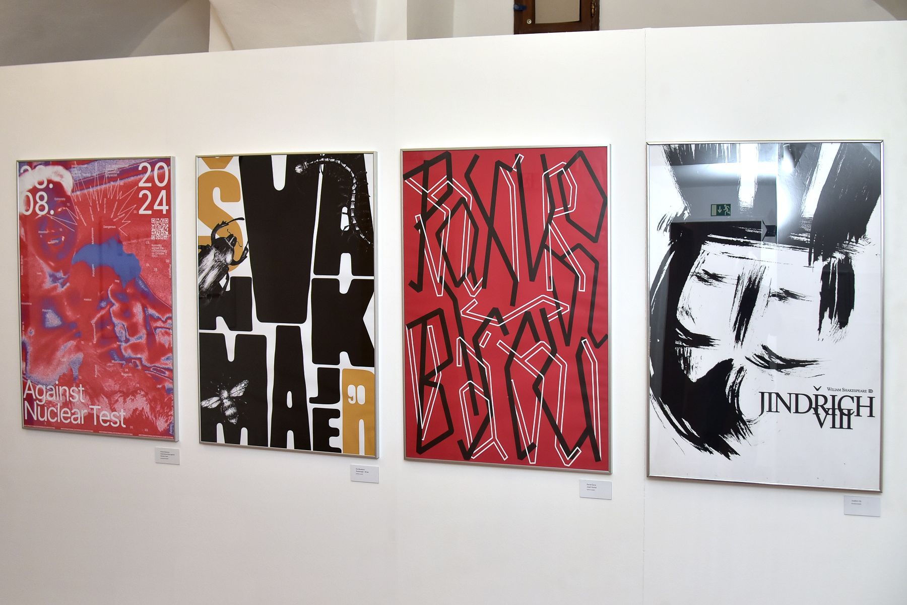 Studenti ze Zámečku vystavují v Galerii města Plzně. Výstava připomíná 30 let ŘEZEM