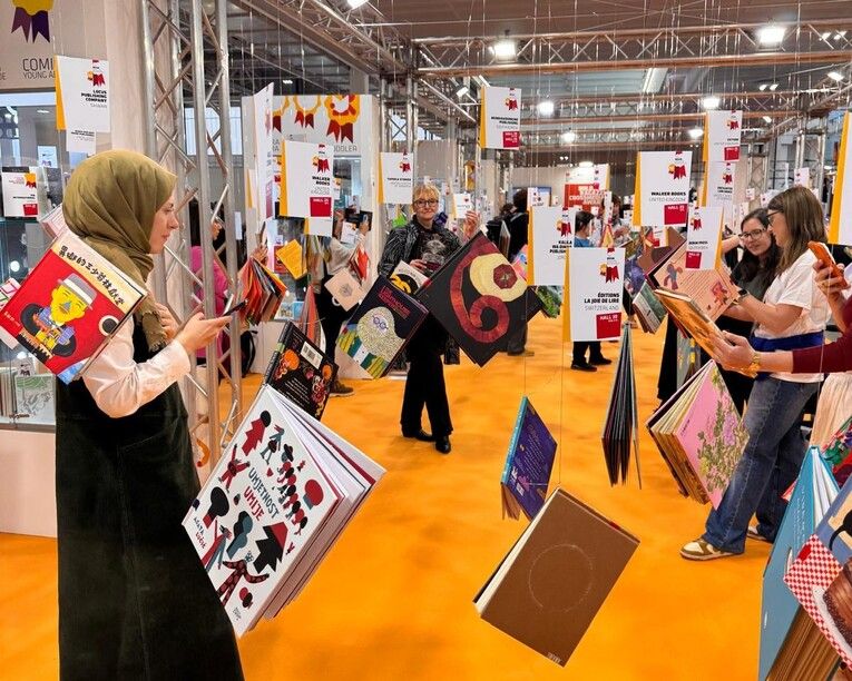 Sutnarka uspěla v Boloni. Studenti z Plzně zaujali na jednom z největších veletrhů dětské knihy