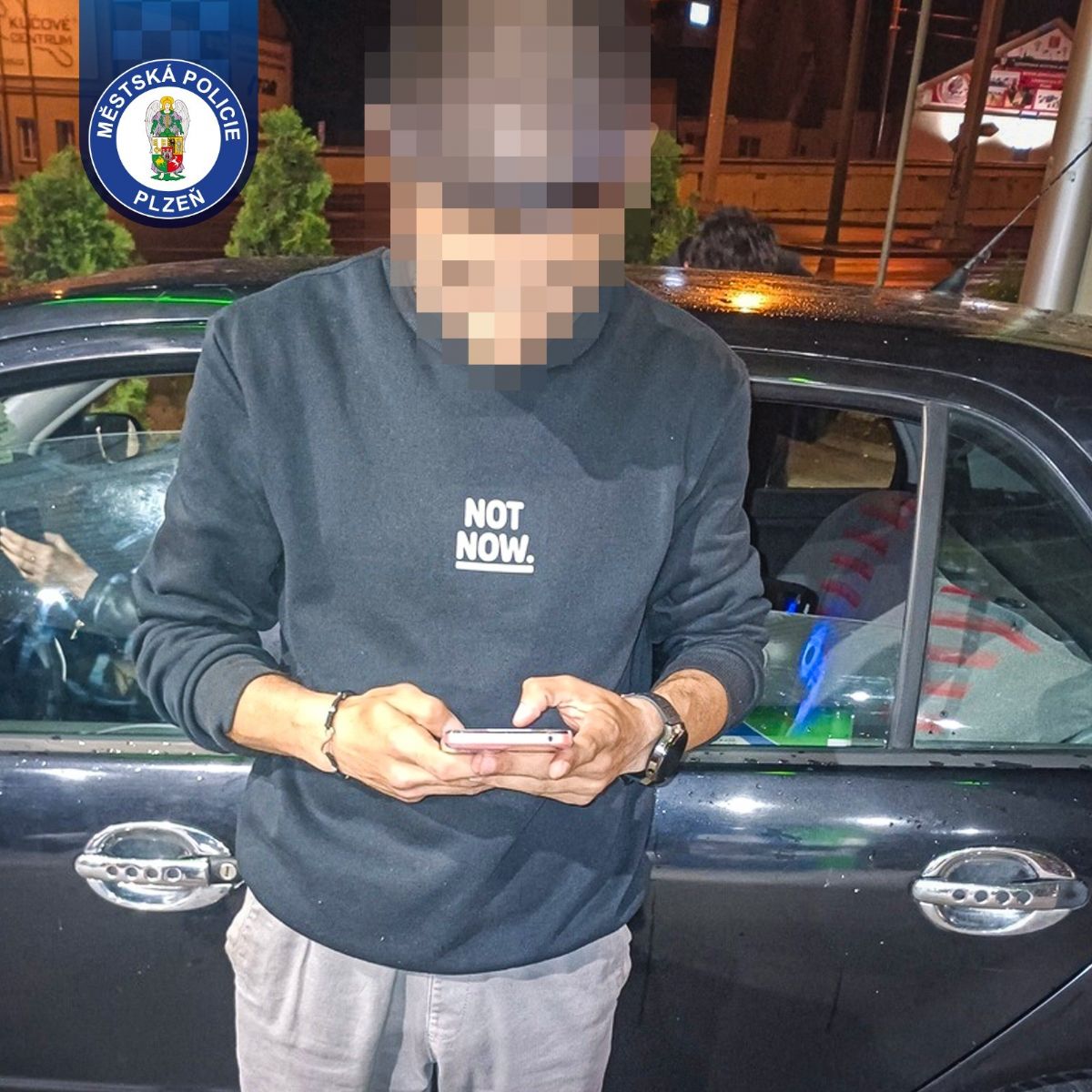 Usnul za volantem na místě pro invalidy. Strážníkům tvrdil, že neřídil