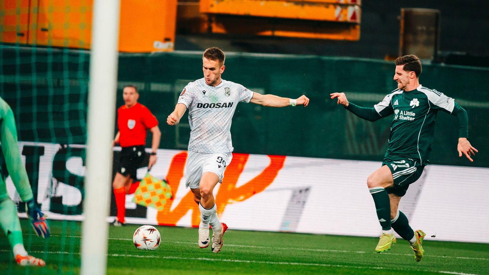 Viktoria v Aténách uhrála 2:2, Ladra vyrovnáním zlomil tlak Panathinaikosu