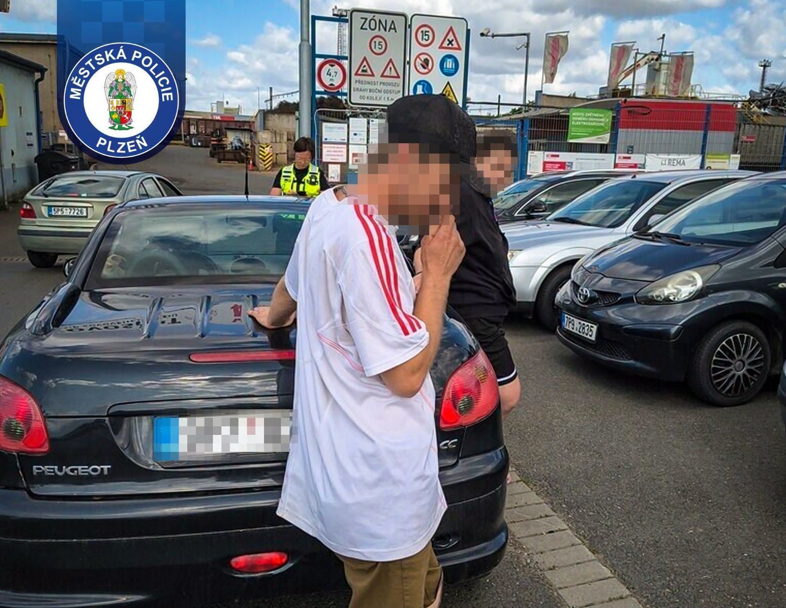 Výmluva na cestu do nemocnice nezabrala. Řidič jel rychle a bez oprávnění