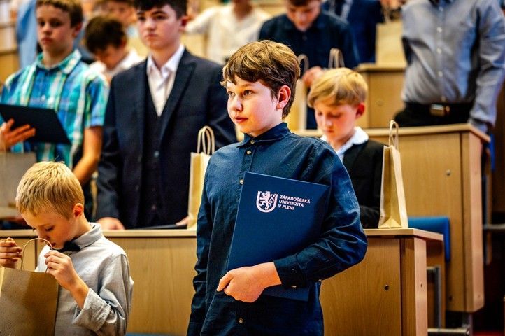 ZČU v Plzni spouští desítky veřejných kurzů. Mikrocertifikáty a kurzy pro děti a seniory