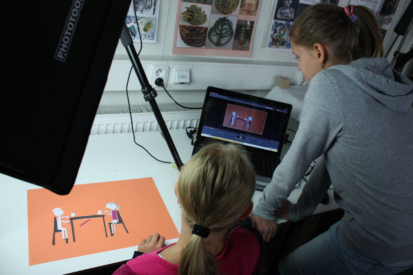 Mrtví brouci, létající pes a pěstouni