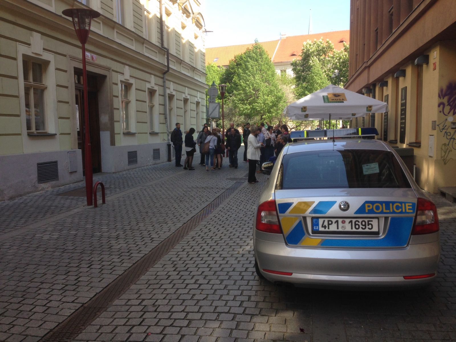 Policie nyní evakuuje všechny magistrátní budovy, Měšťanskou besedu a další objekty