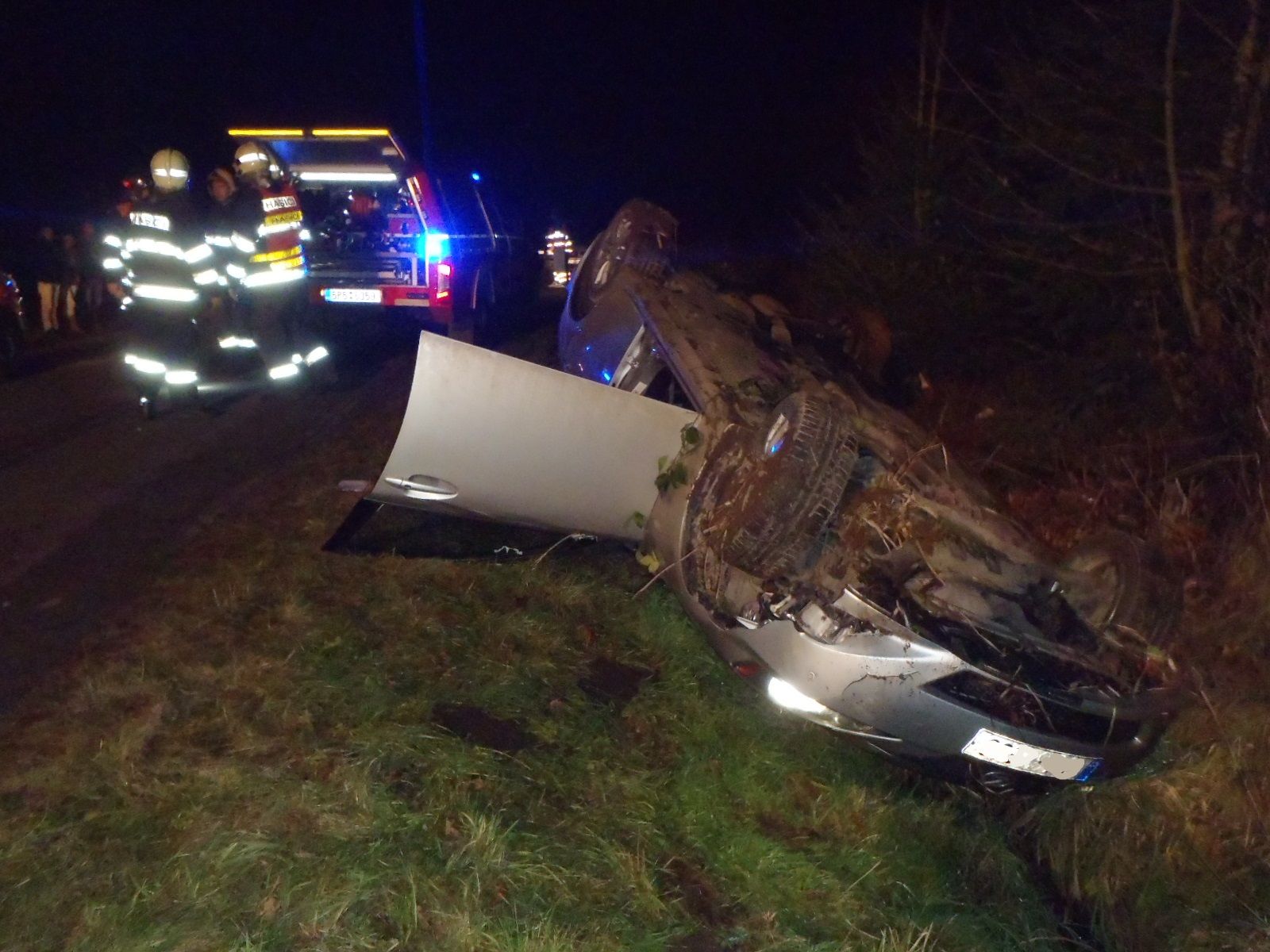 obrázek: Auto se v Rokycanech převrátilo na střechu. Podívejte se