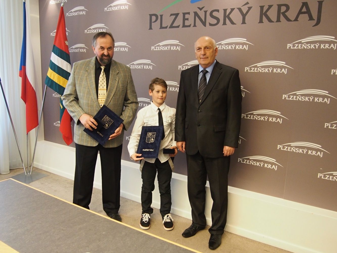 Cenu hejtmana na záchranu života získali Václav Houlík a devítiletý Tobiáš Berbr