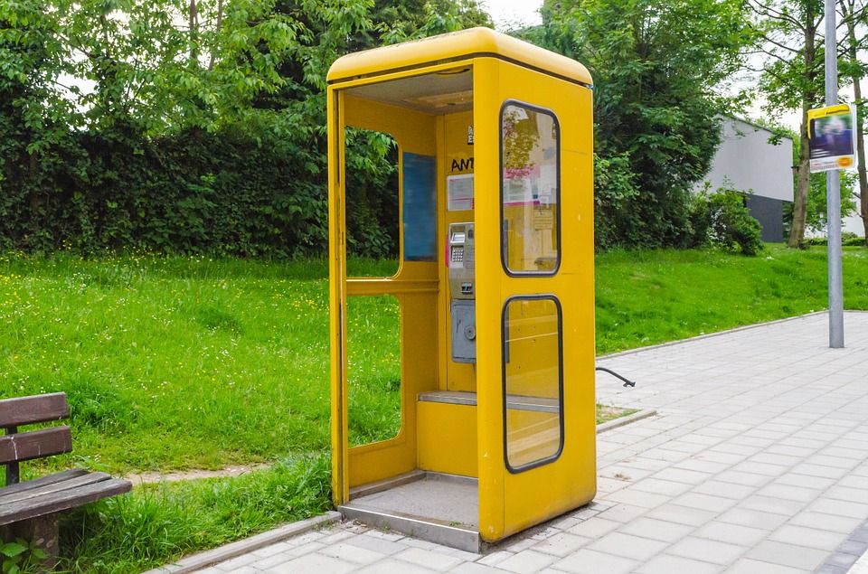 obrázek: Chtěl vykrást telefonní automat, k penězům se ale nedostal
