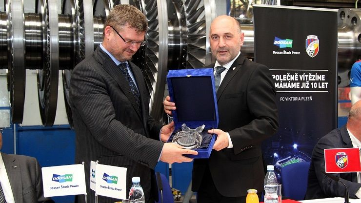 Doosan Škoda Power a FC Viktoria Plzeň podepsali novou smlouvu o generálním partnerství 