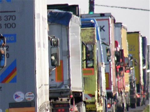 Frekventovanou silnici z Plzně přes Domažlice do Německa čekají další stavby