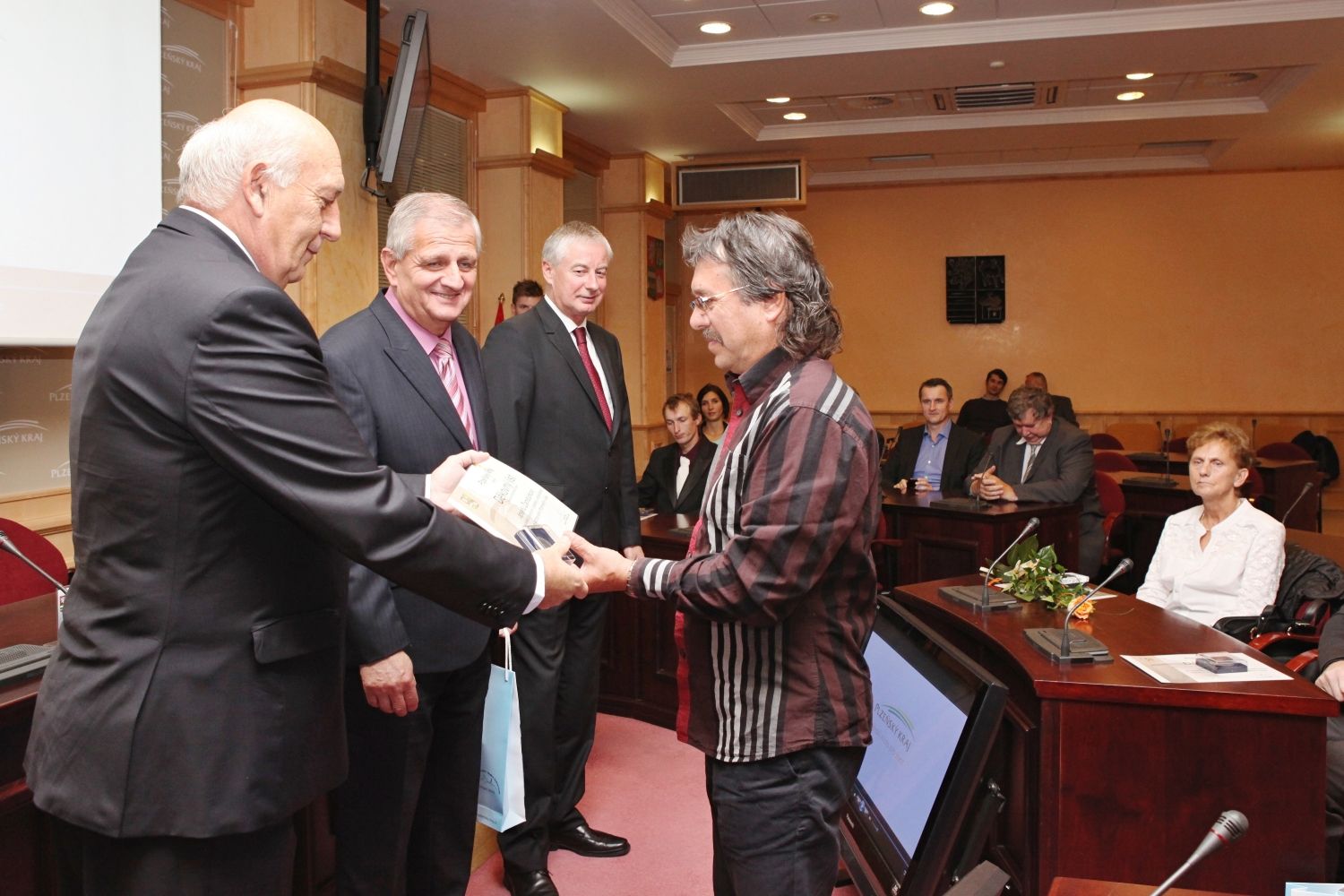 Hejtman ocenil krajské silničáře