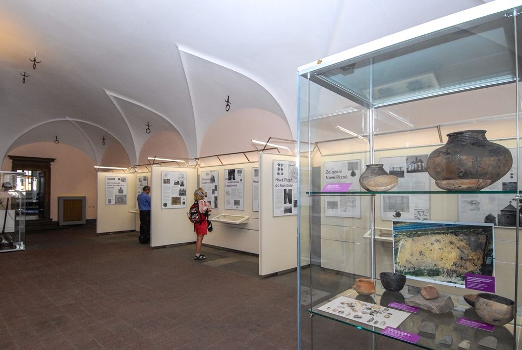 Historii města Plzně připomíná výstava v mázhauzu radnice 
