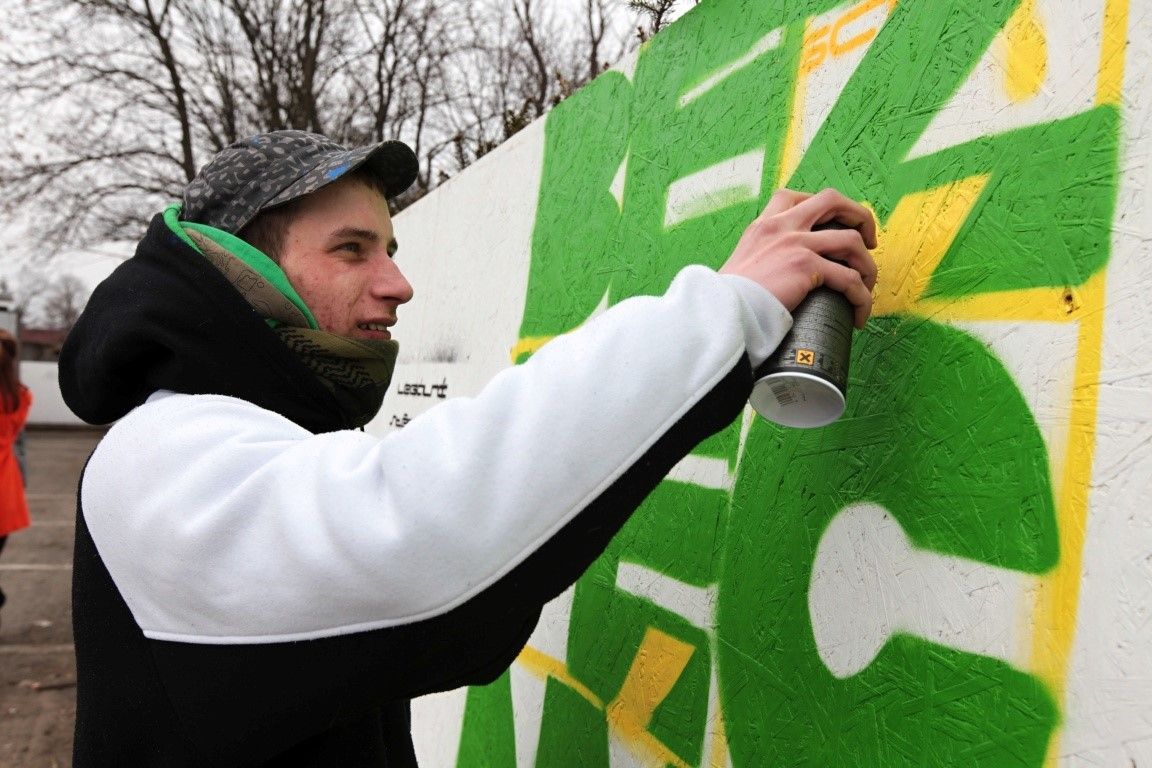 Hlídka chytila sprejera ve Skvrňanech při akci