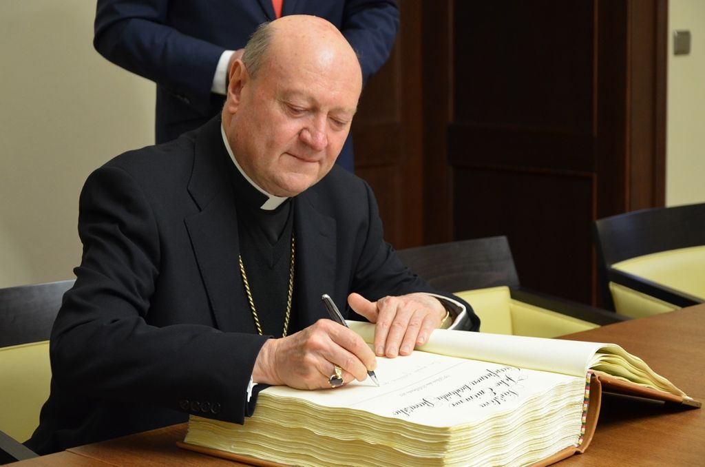 obrázek: Kardinál Ravasi přivezl v pátek do Plzně pozdravy od papeže 