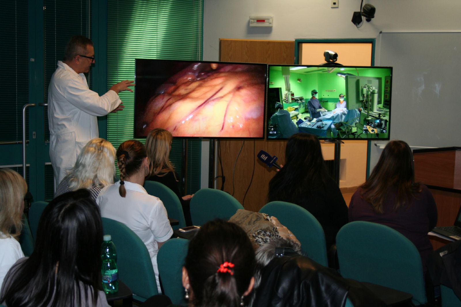 obrázek: Lékaři ve Fakultní nemocnici Plzeň operují s pomocí 3D technologie