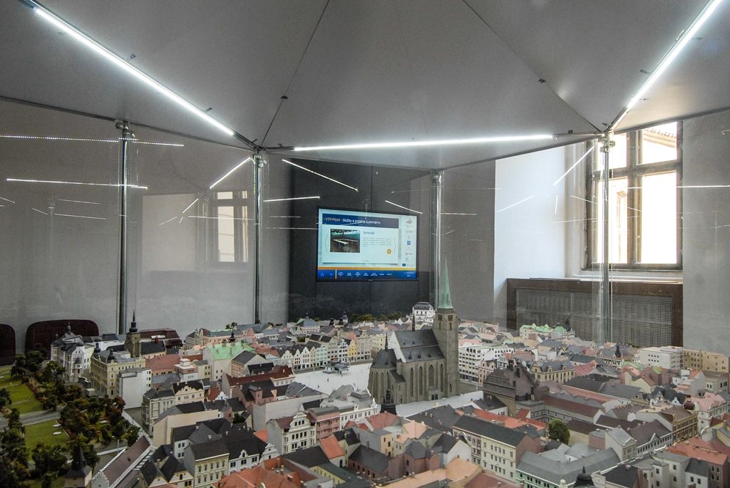 obrázek: Magistrát v Plzni upravil místnost s modelem historického jádra města, nabízí nové prvky 