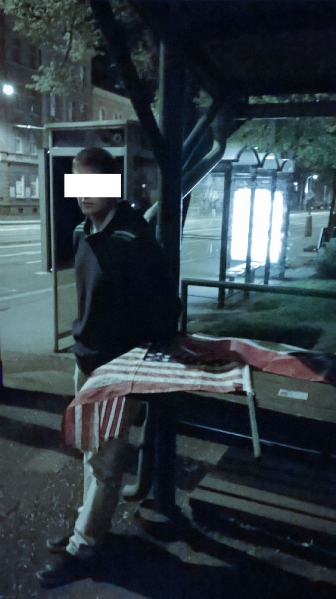 Mladík chtěl při slavnostech ukrást českou a americkou vlajku 