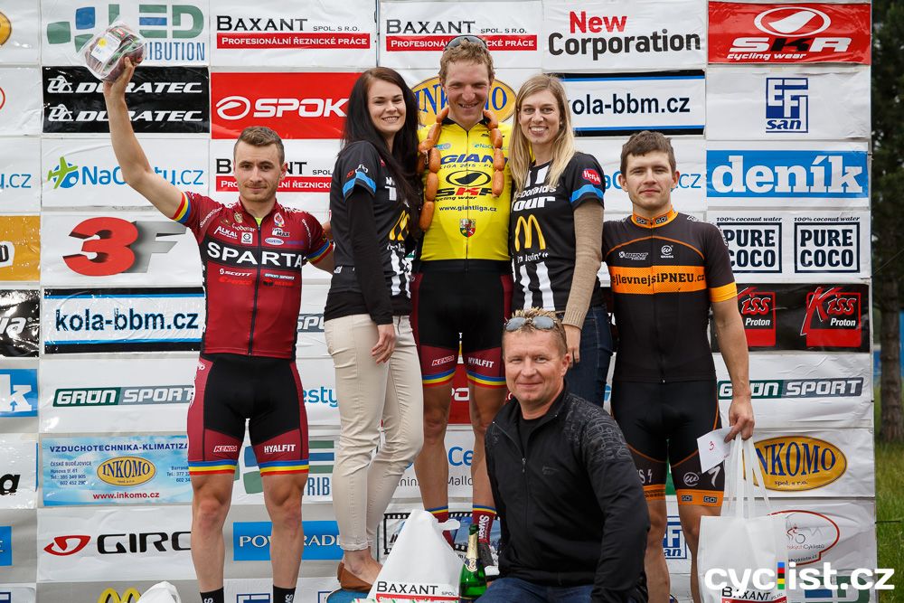 Na Grand Prix slavil Jiří Nesveda. S věncem buřtů 