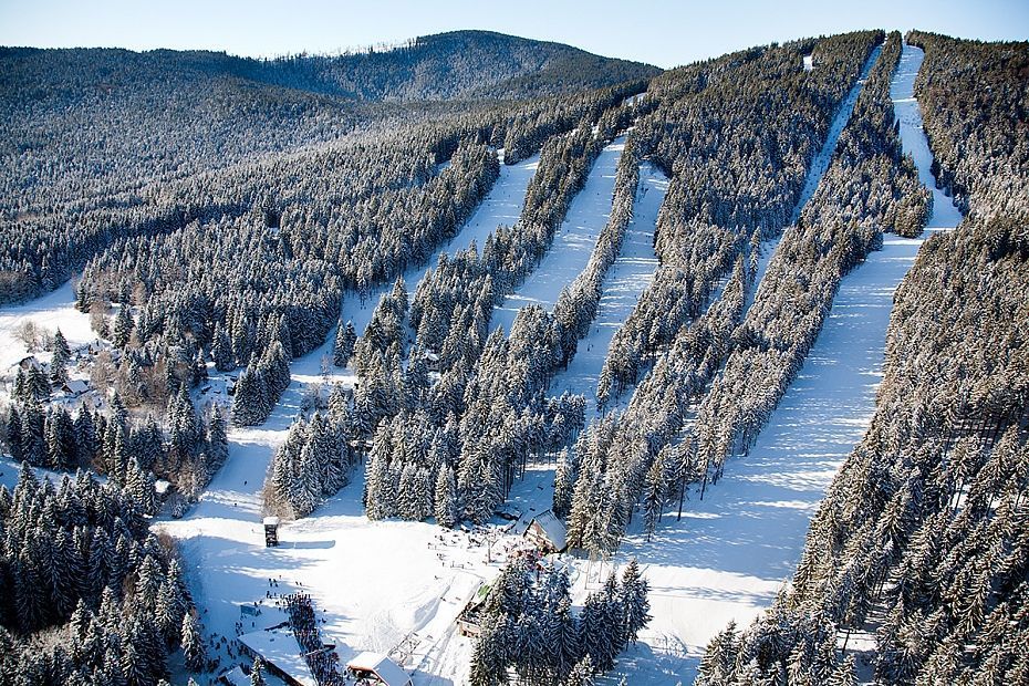 Na Špičáku napadl sníh a láká snowboardisty a skialpinisty