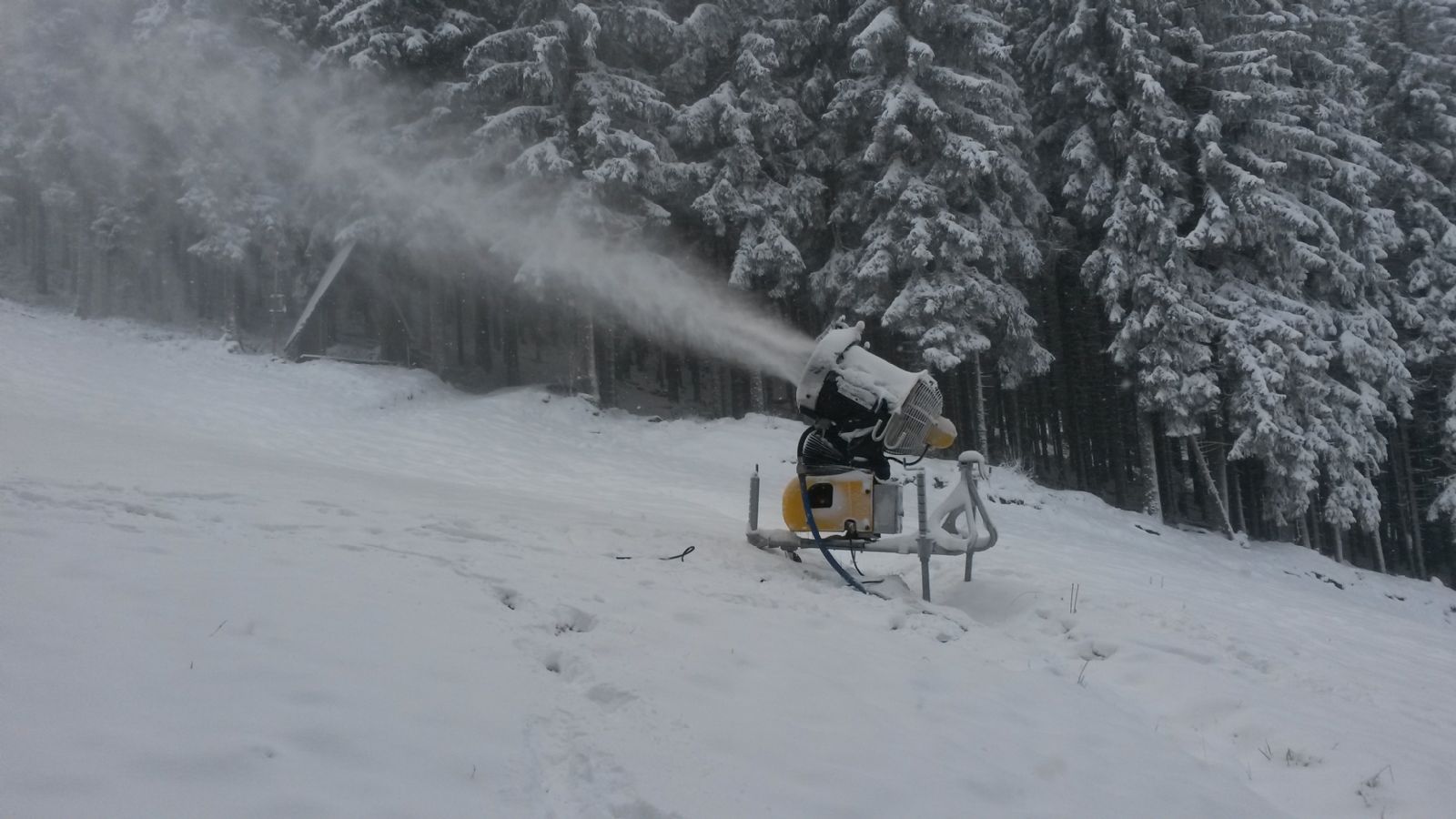obrázek: Na Špičáku napadlo 15 cm sněhu, spustili děla