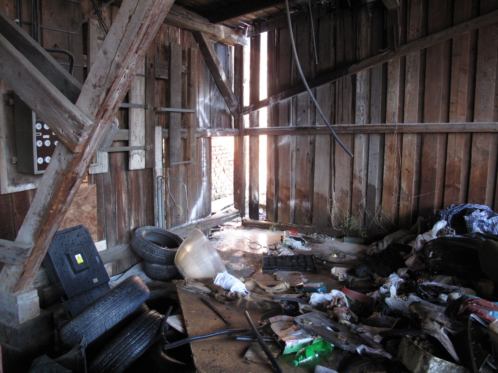 obrázek: Naproti plzeňské Techmanii hořela dřevěná kůlna