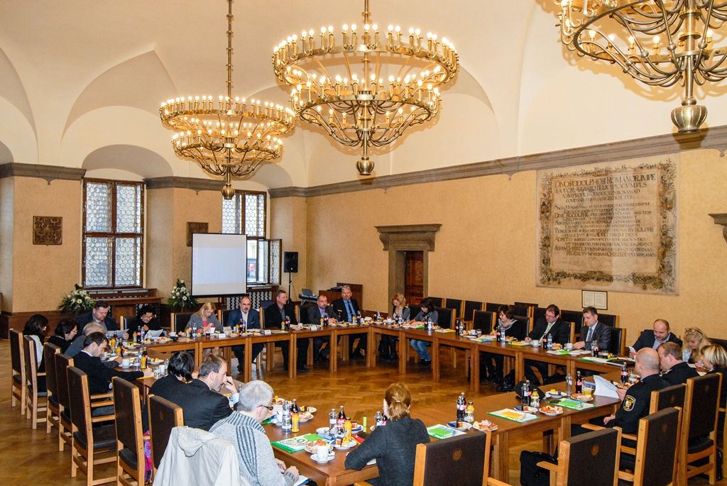 Plzeň chce změny legislativy, jež zmírní problémy s bezdomovci, cizinci a pracovními agenturami 