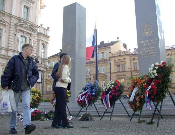 Plzeň nechá v dubnu odstranit poškozené pylony pomníku  