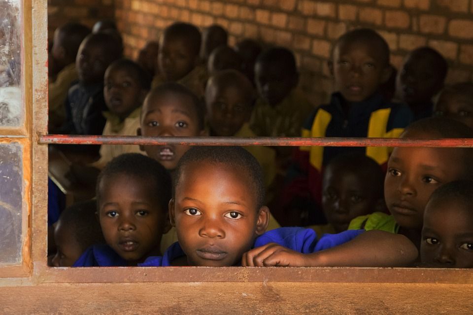 Plzeň podpoří program na nákup slabikářů pro děti ve Středoafrické republice 