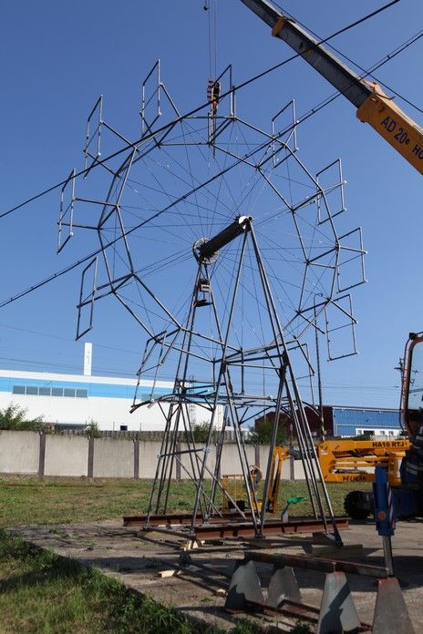 obrázek: Portréty žen od Karla Cudlína na 12metrovém otáčecím kole poprvé na Václava v Plzni