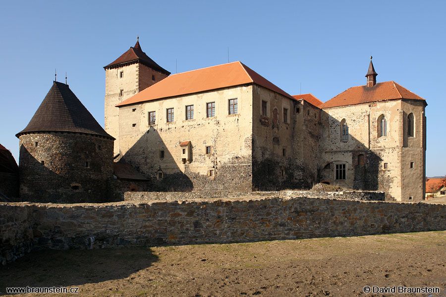 První lednový víkend láká vodní hrad Švihov na Klatovsku na zimní prohlídky