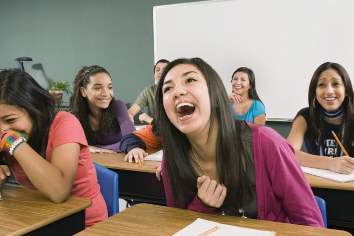 Ředitele školy na Klatovsku vyšetřuje policie. Kvůli poplácání po zadku