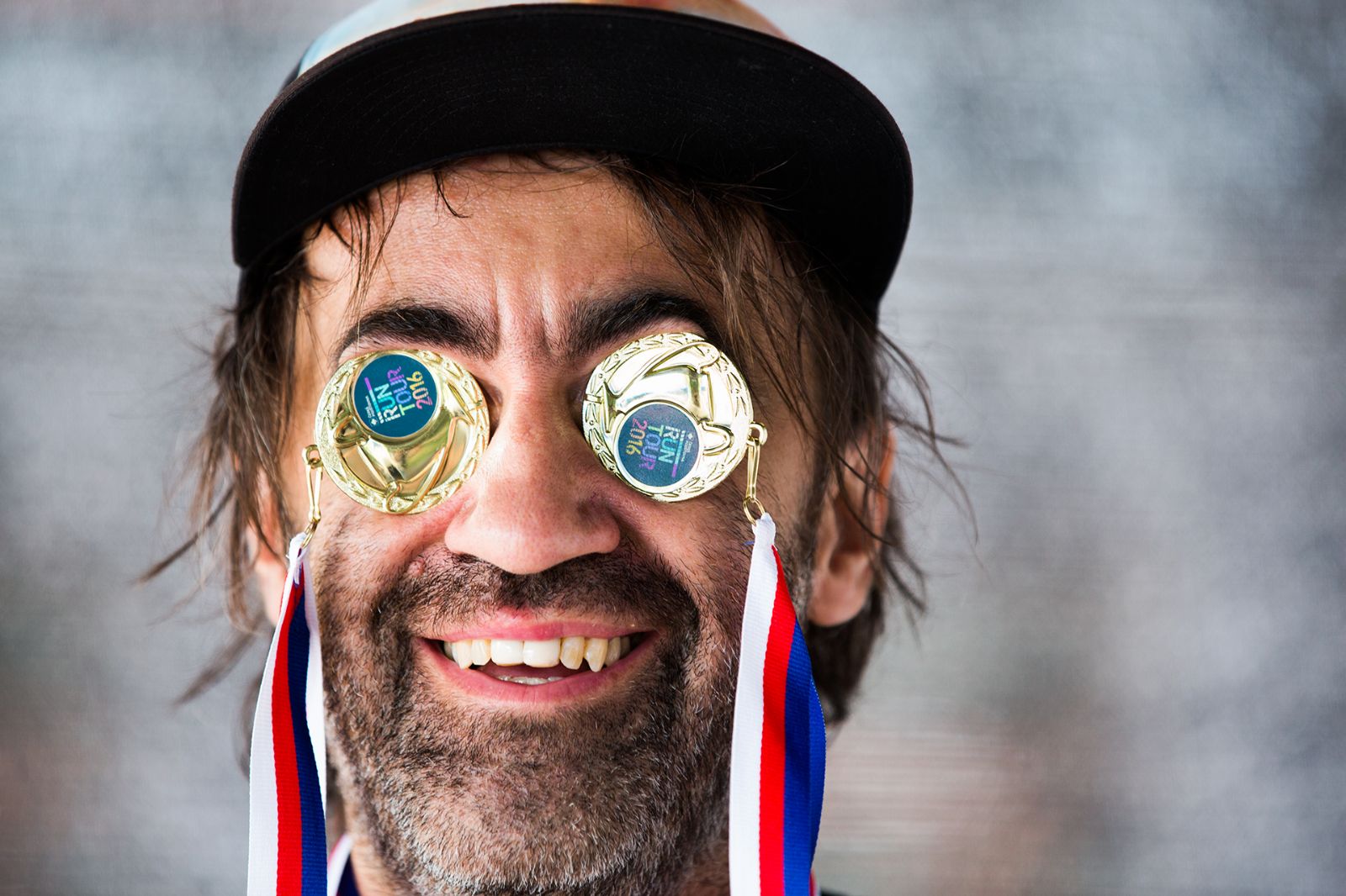 Rekordní a tropickou RunTour v Plzni rozběhlo téměř 1 500 běžců, fandil i Kohák 